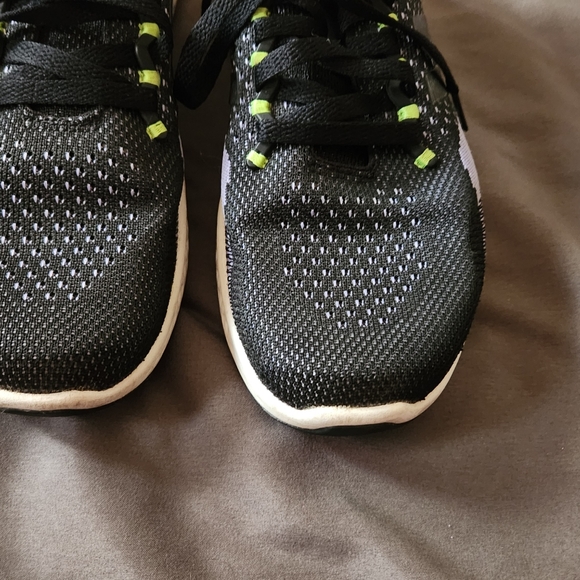 Shoes - Picture 8 of 9